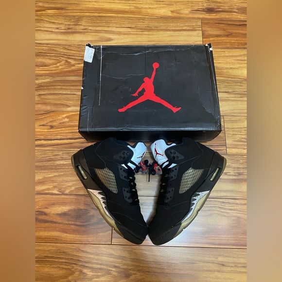 Jordan 5 OG “Metallic” 2016 - Picture 1 of 3